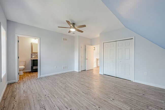 Building Photo - 5551 Columbo St