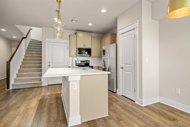 Building Photo - 13501 Metric Blvd