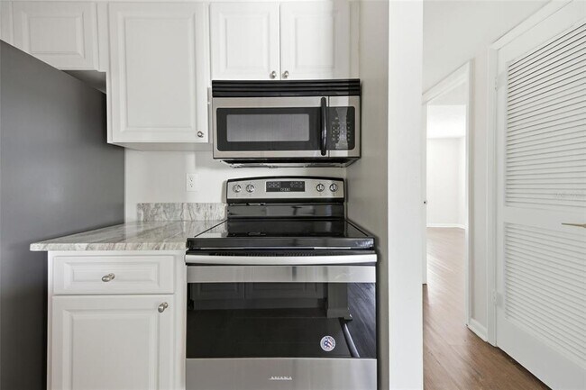 Building Photo - 3102 W Horatio St