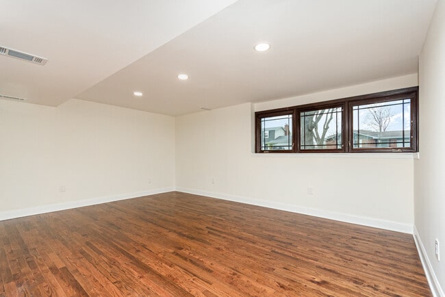 Building Photo - 116 Waxwing Ave