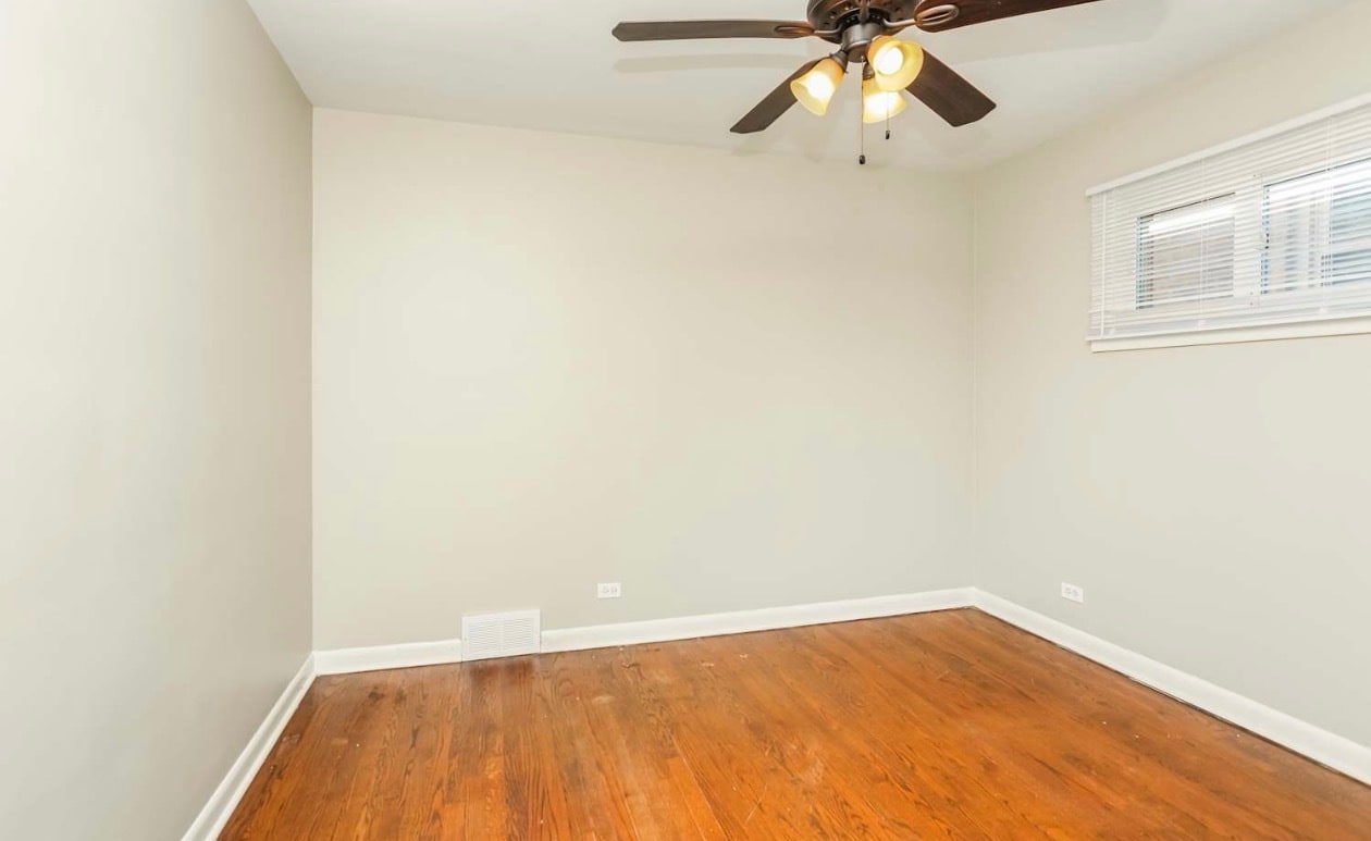 Building Photo - 10114 S California Ave