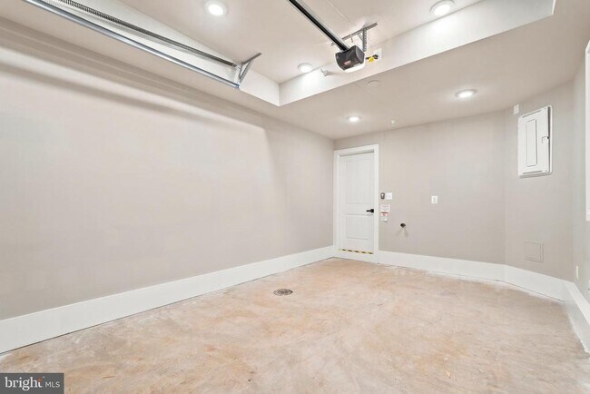 Building Photo - 8046 Williamson Blvd