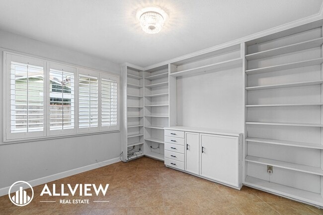 Building Photo - 6351 Glenfox Dr