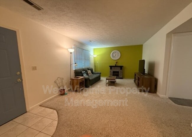 Building Photo - 406 Spruce Ln