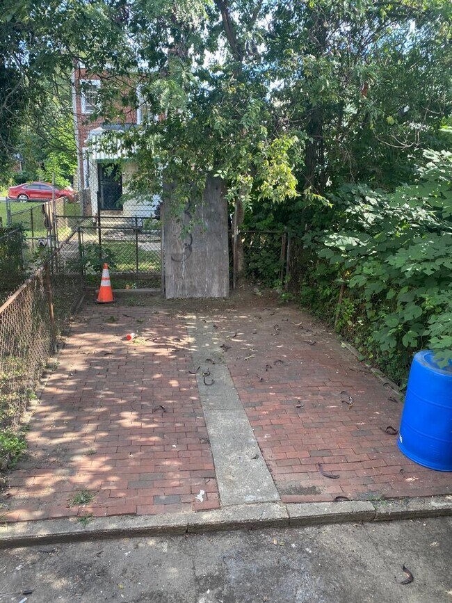 Building Photo - 1114 Jackson St