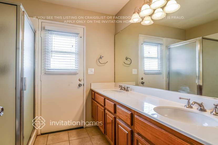 Building Photo - 41223 Maple St