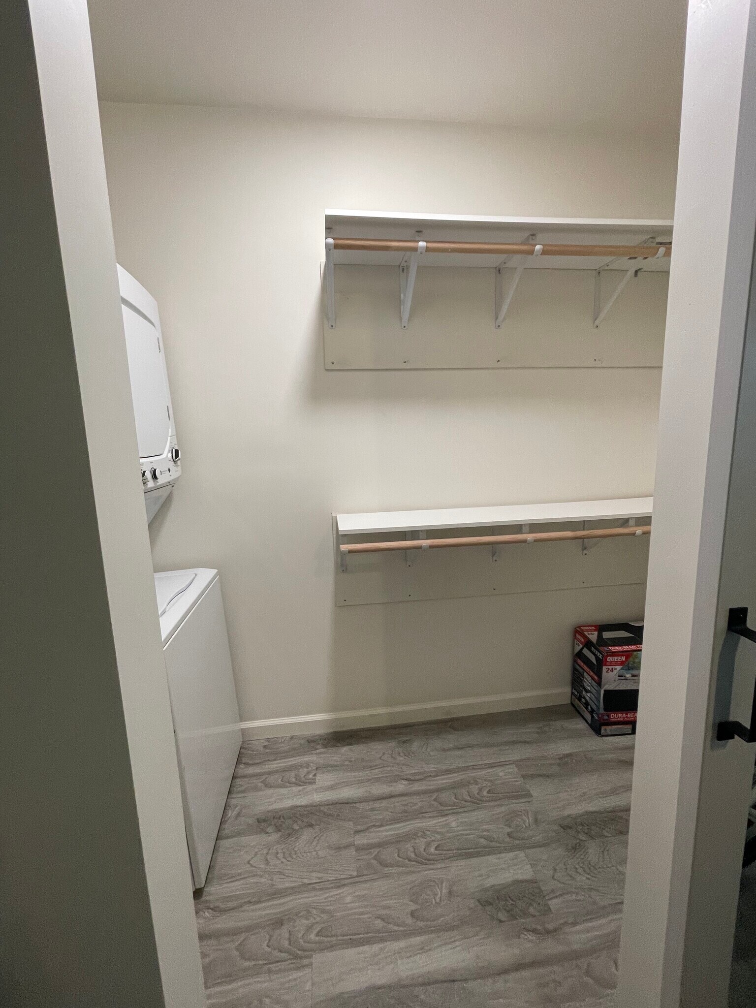 Walk-In Close - 11221 Southwest Blvd
