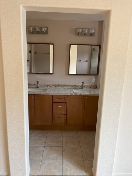 Building Photo - 3636 Ruette de Ville