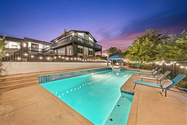 Building Photo - 5048 Bluff Pl