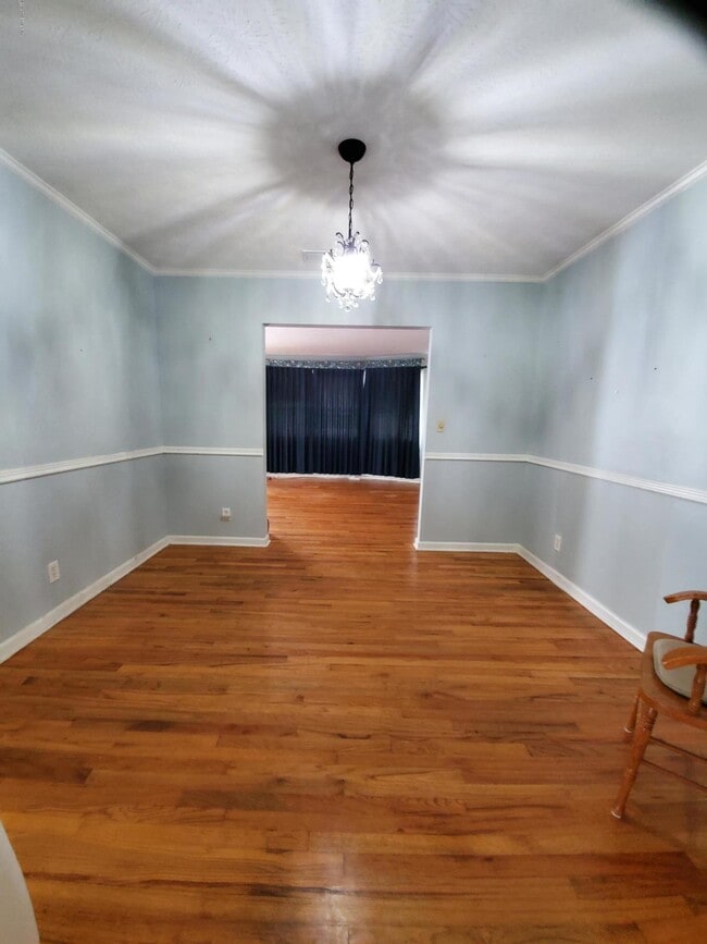 Building Photo - 4940 Brighton Dr