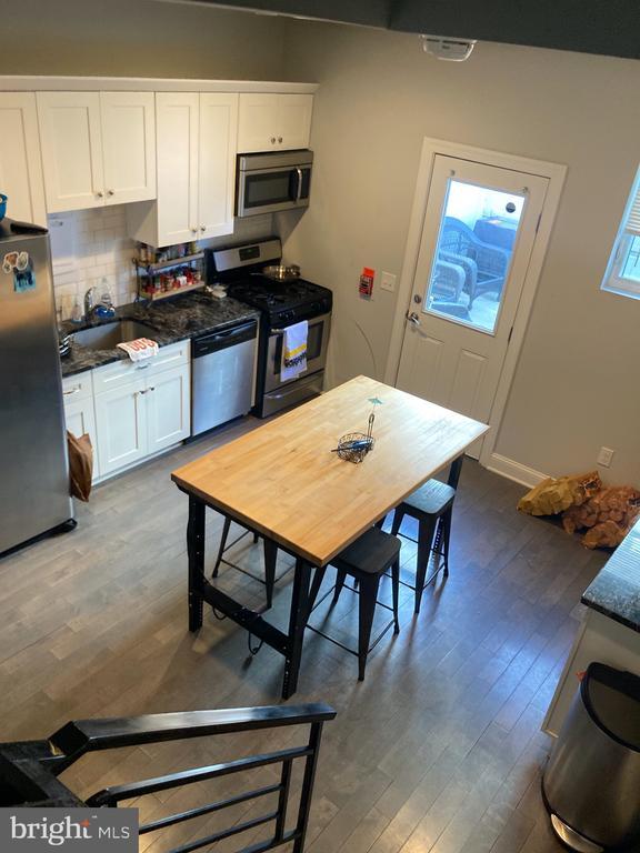 Building Photo - 1212 N Front St