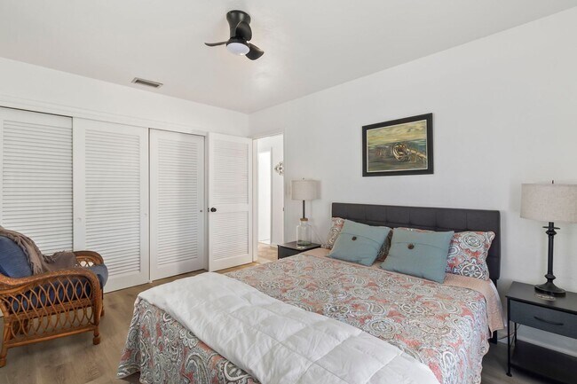 Building Photo - Furnished * AVAIL Now Through 11/1 * $1,69...