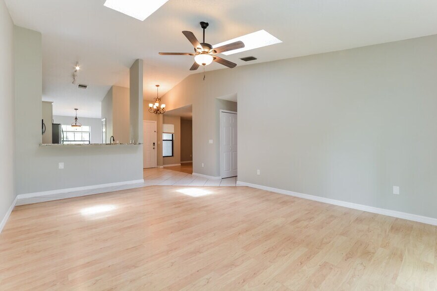 Building Photo - 1058 Dees Dr
