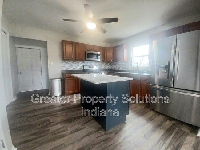 Building Photo - 311 Maple St