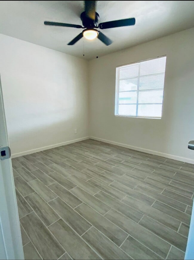 Building Photo - 310 N 2nd Pl