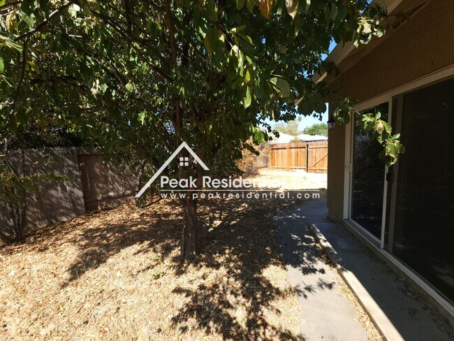 Building Photo - Wonderful 3bd/2ba Home near Whitney & Watt Avenue