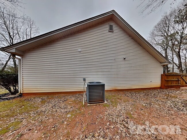 Building Photo - 50 Crooked Creek Way