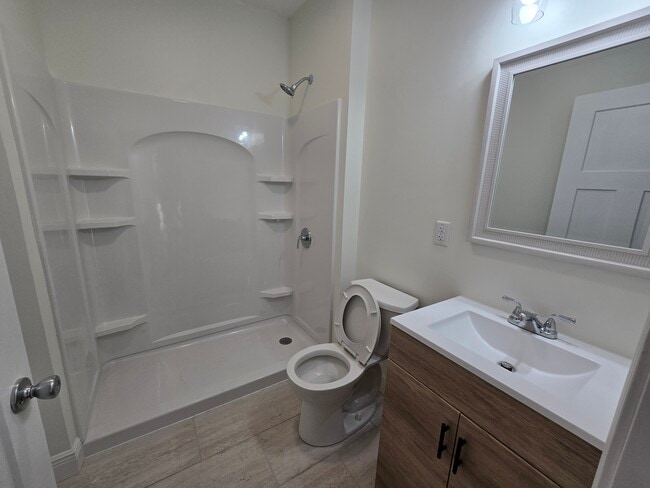 Building Photo - 762 E Station St