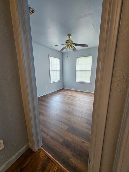 Building Photo - 5616 Thomas Ln