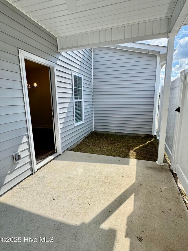 Building Photo - 1404 Hartley Ln