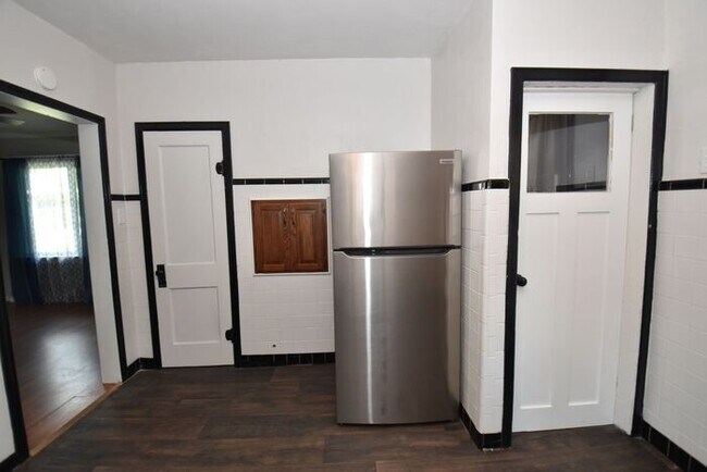 Building Photo - Mishawaka- near Bethel University, shoppin...