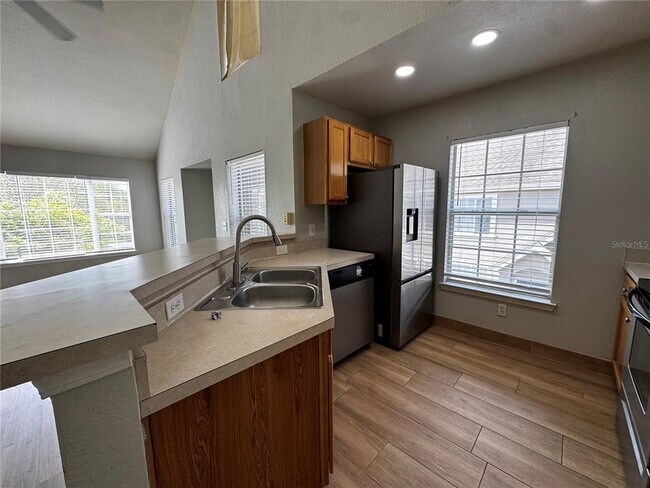 Building Photo - 9141 Lee Vista Blvd