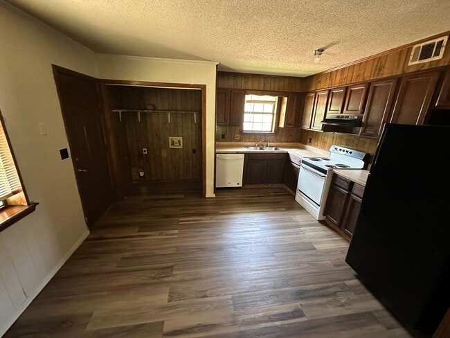 Building Photo - 401 W 19th St