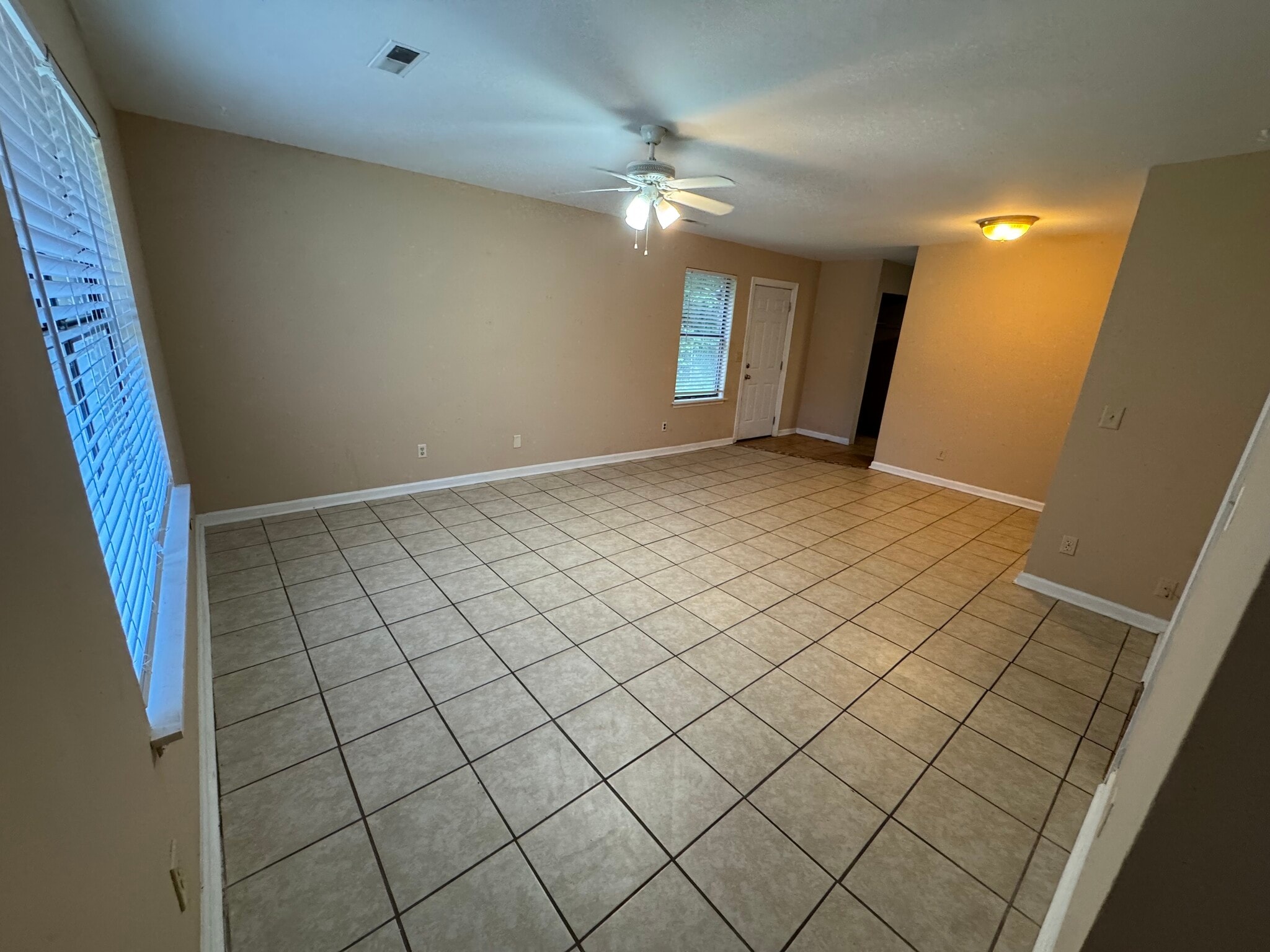 Building Photo - 801 Sandpiper Dr