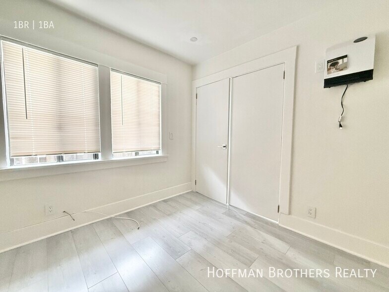 Building Photo - 1303 N June St