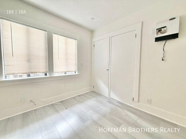 Building Photo - 1303 N June St