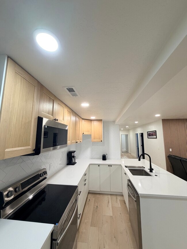 Building Photo - 11692 S Halls Crk Rd