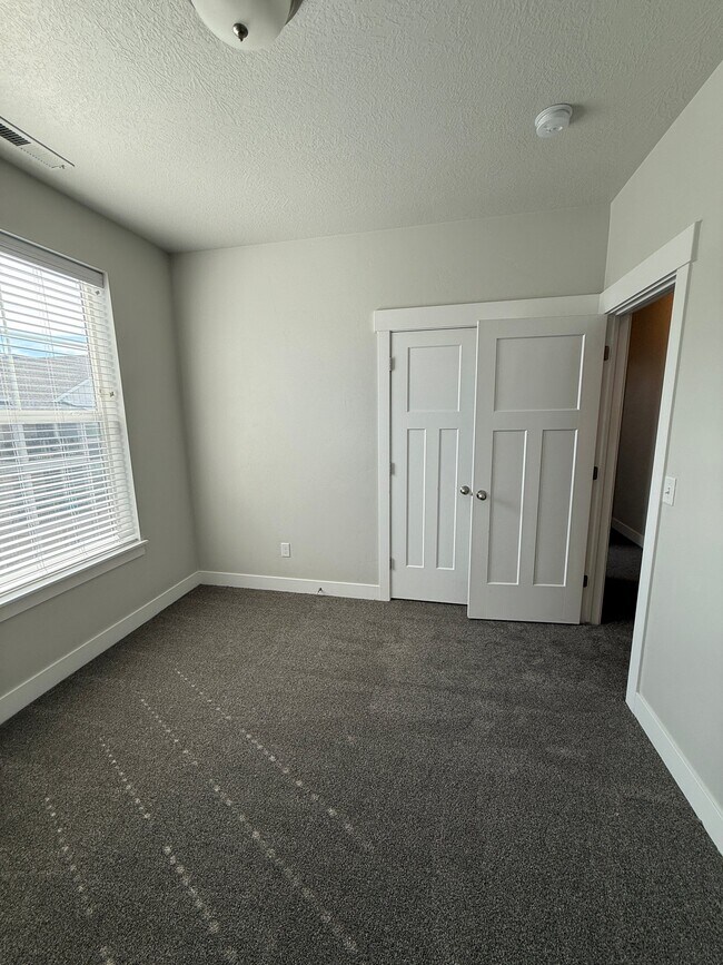 Building Photo - 14659 Bloom Dr