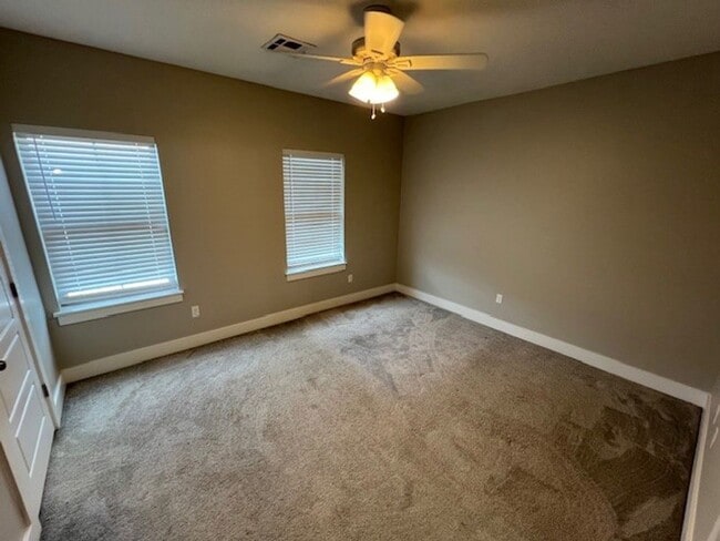 Building Photo - 3 Bedroom 2.5 Bath Townhome Available in S...