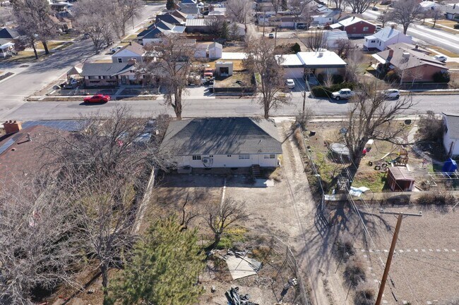 Building Photo - CS-341 E 700 N