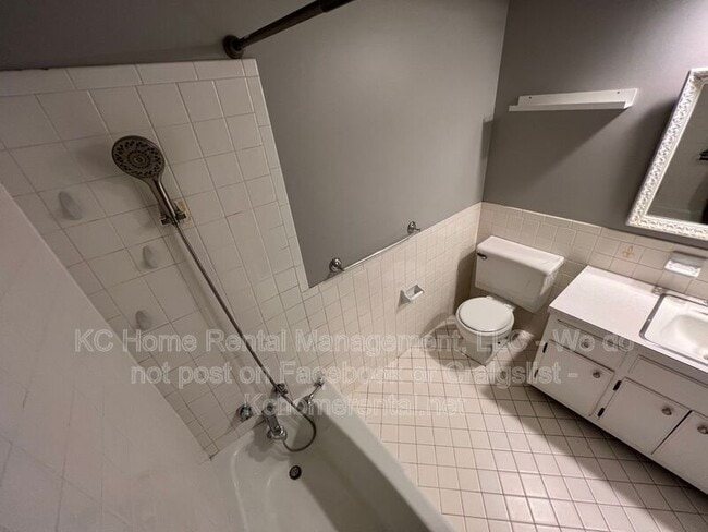 Building Photo - 6708 W 71st Terrace