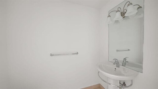 Building Photo - 300 S Biscayne Blvd