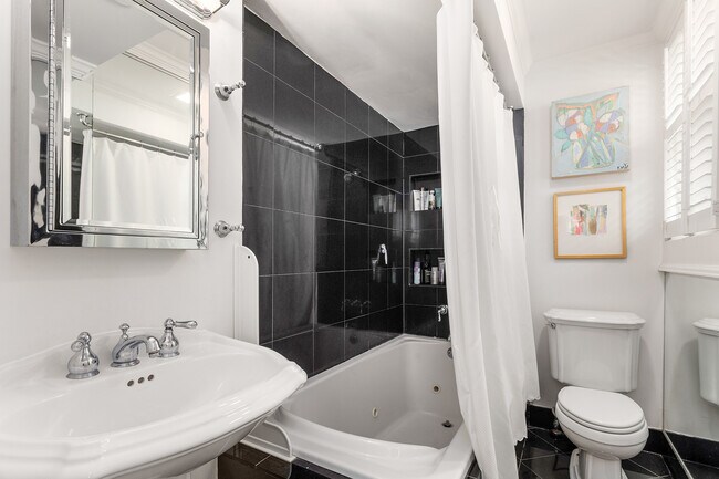 Building Photo - 2260 Peachtree Rd