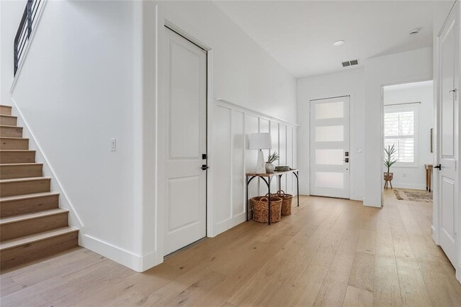 Building Photo - 1809 Pasadena Dr