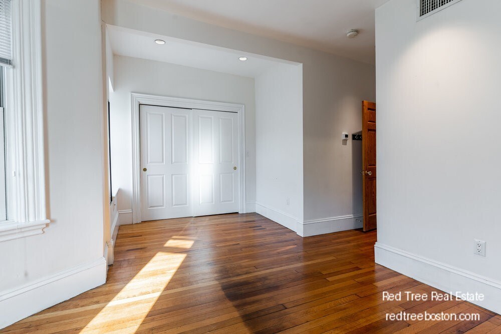 Building Photo - 1609 Tremont St