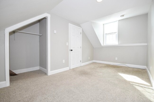 Building Photo - 5 Fern Ct