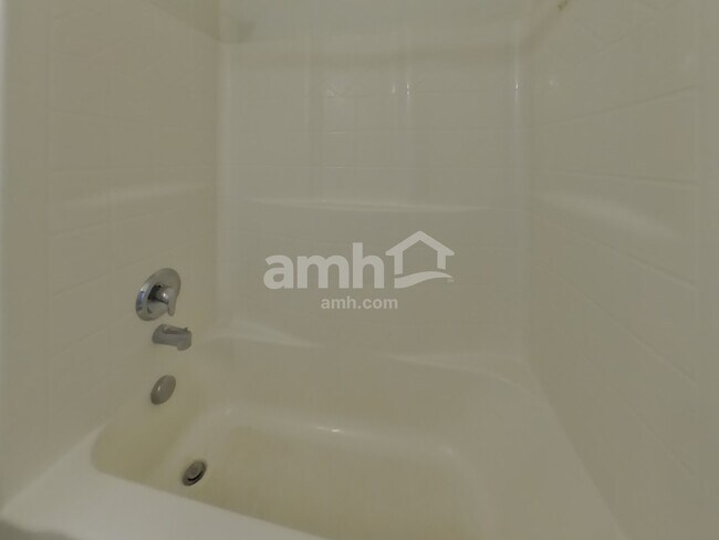 Building Photo - 495 E Whitbeck St