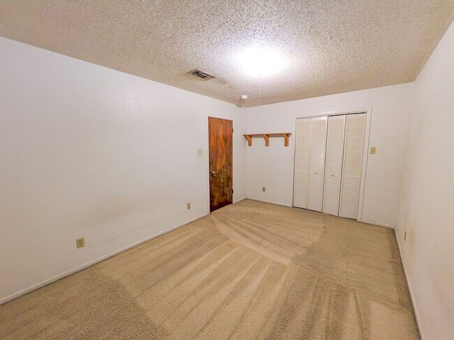 Building Photo - 6174 Coolidge Blvd