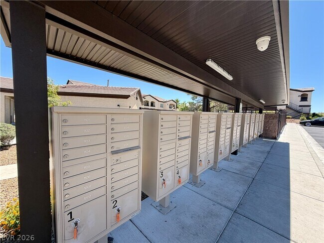 Building Photo - 2291 W Horizon Ridge Pkwy