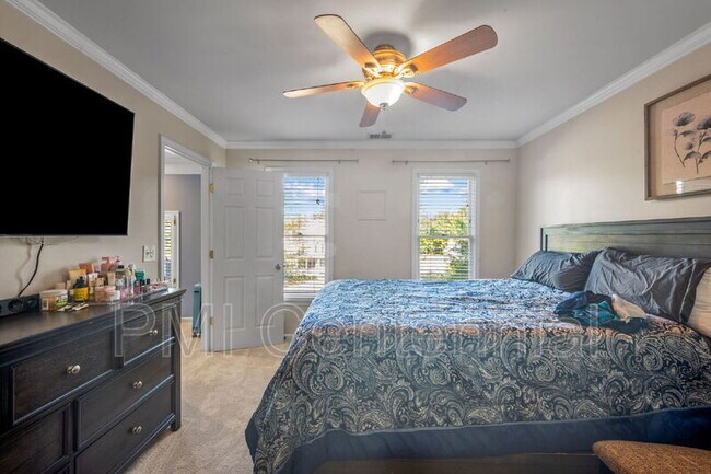 Building Photo - 2506 Retreat Dr NE