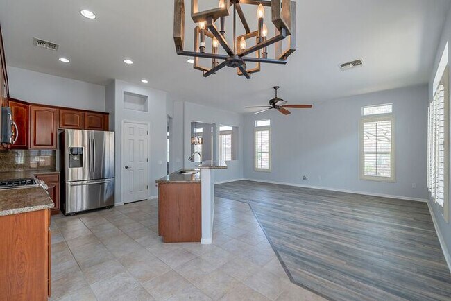 Building Photo - Gated Community!