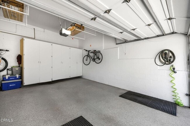 Building Photo - 3551 Dixie Canyon Pl