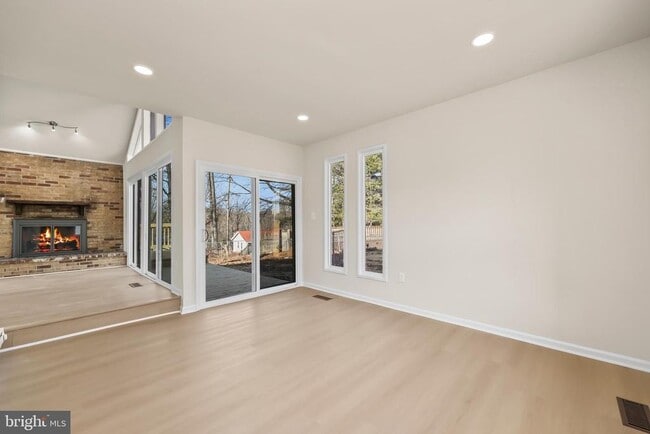 Building Photo - 2520 Linwood Ln