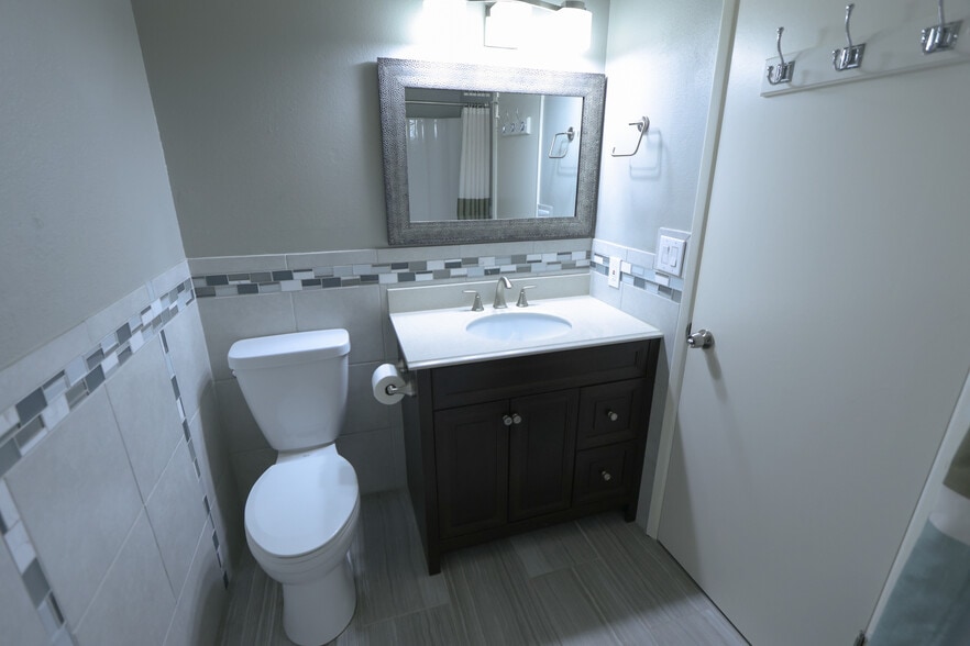 Hall Bathroom - 10941 W Santa Fe Dr