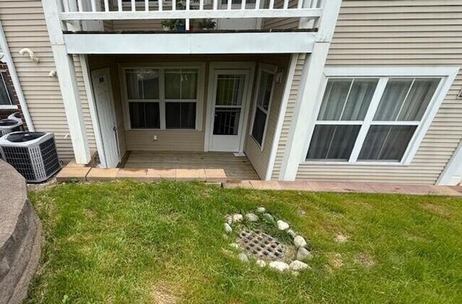 Building Photo - 111 Fieldcrest St