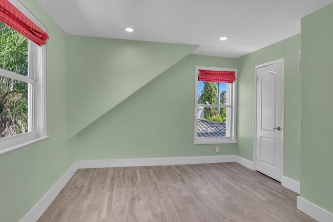 Building Photo - Beautiful California Style Hollywood Home